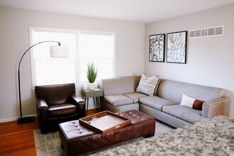 Building Photo - Spacious 3 Bedroom, 2 Bath Duplex with Att...