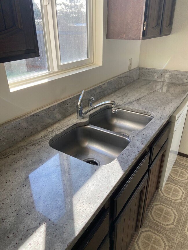 Building Photo - S Street Duplex