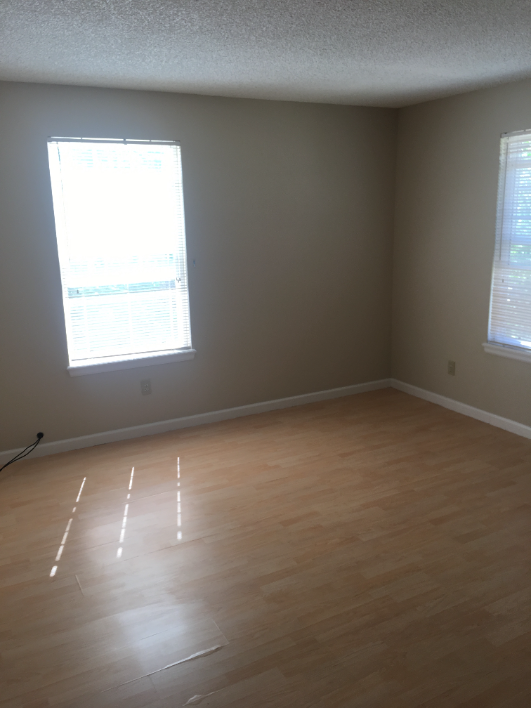 Building Photo - 2 Bedroom/2.5 Bath Townhome in Mill Run wi...