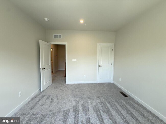 Building Photo - 14441 Albemarle Point Pl