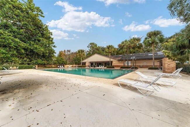 Building Photo - 1706 SW 27th St