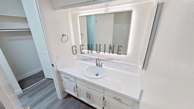 Building Photo - Remodeled 2Bd 2Ba Condo in Newport