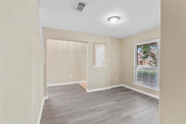 Building Photo - 2423 Pinpoint Dr