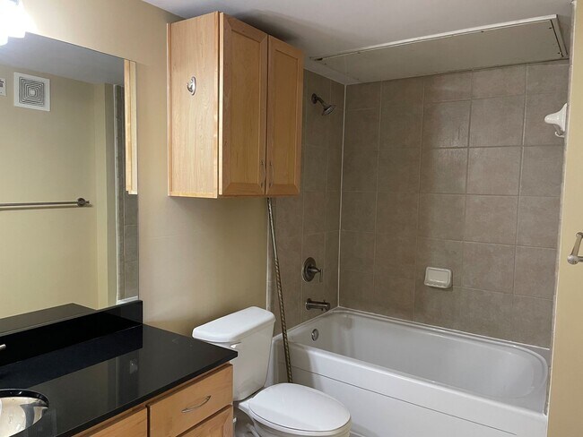 Building Photo - Sleek City Living: Oversized 2BR with Open Floor Plan