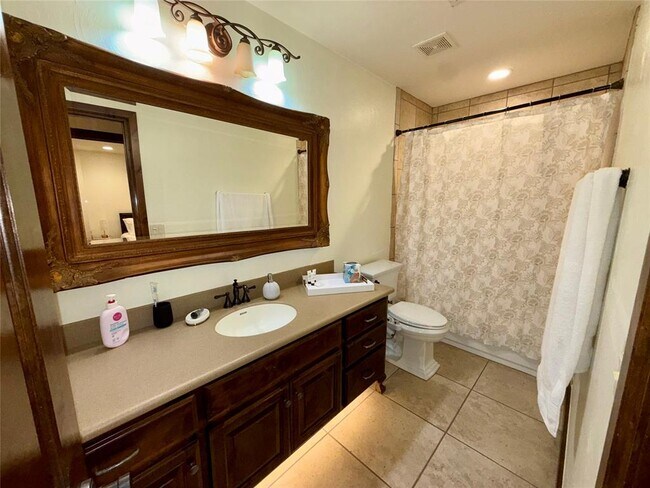 Building Photo - 16616 Moorgate Ln