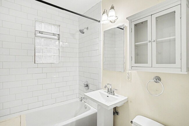 Building Photo - Charming Montclair Patio Home | 2 Bed | Private Yard