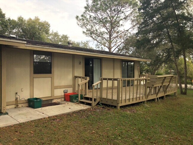 Building Photo - 217 Acorn Dr