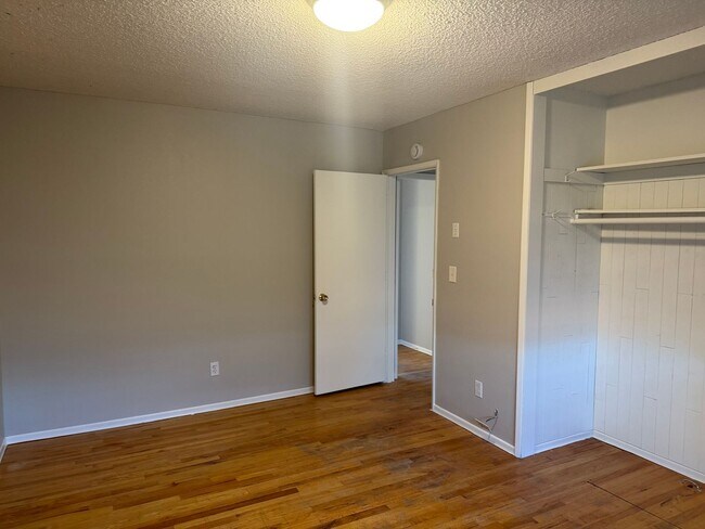 Building Photo - Charming 3 Bedroom with a Living Room, Sun Room,Huge Fenced Yard & More!