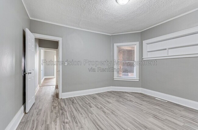 Building Photo - 827 W Jefferson St