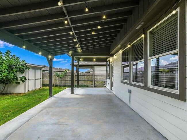 Building Photo - 128 Flexus Ln