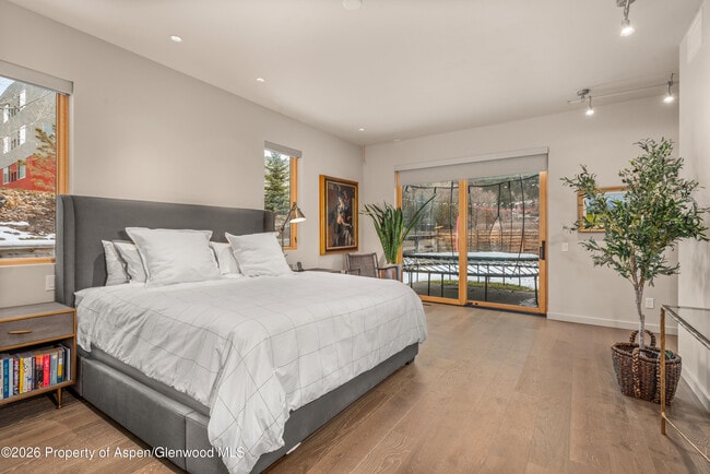 Building Photo - 113 Valley Ct