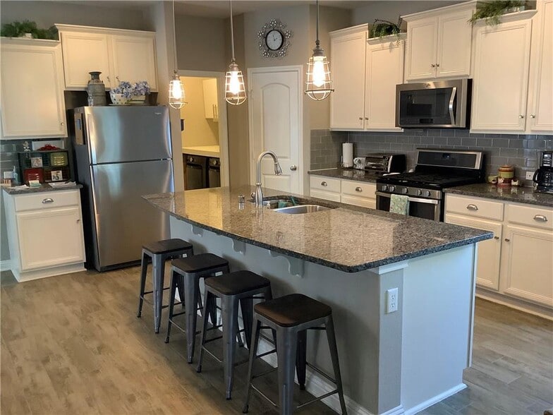 Stainless Steel Applicances - 9401 Privet Dr