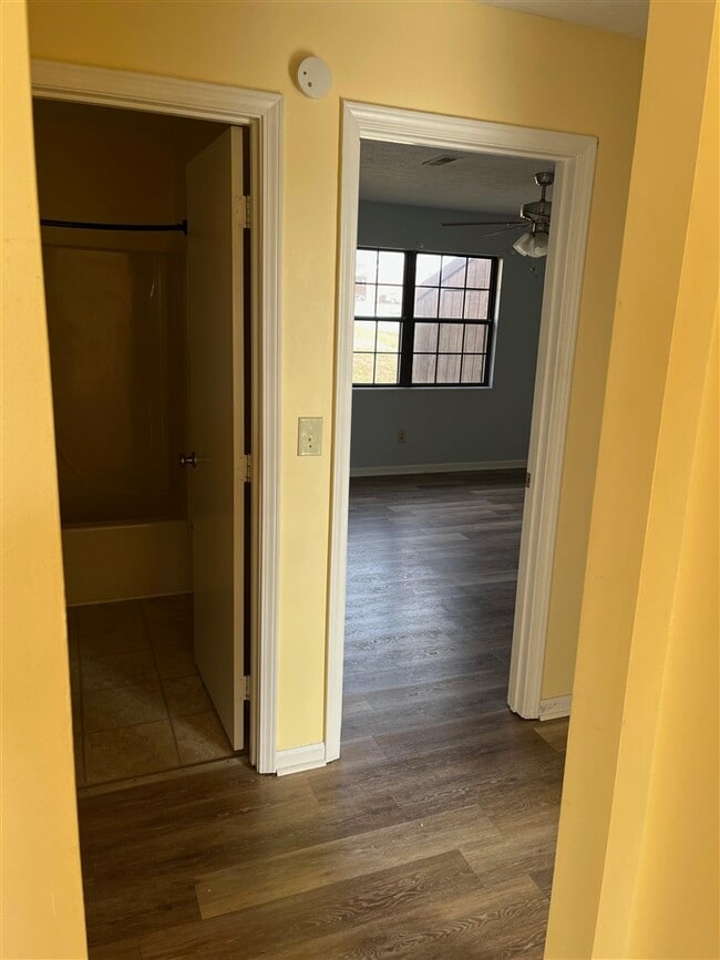 Building Photo - 1012 Windview Pl