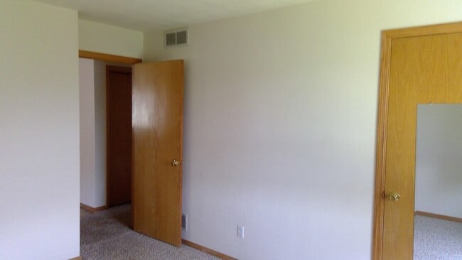 Building Photo - 298