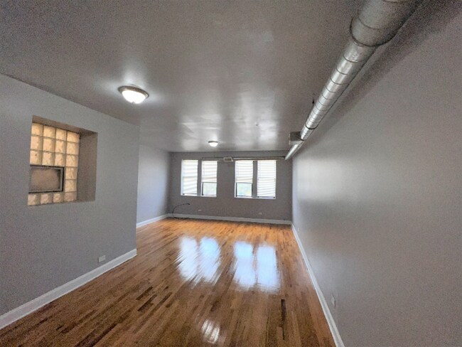 Building Photo - 1655 E 79th St