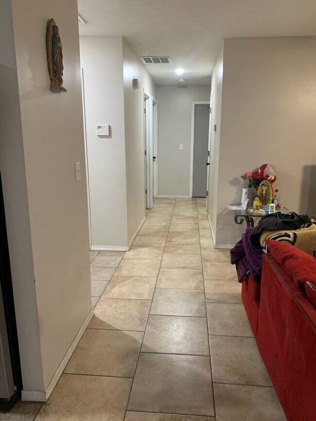 Building Photo - 2816 W 25th St N