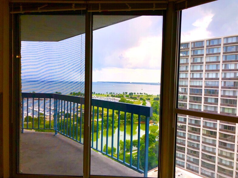 Lake and City views - 1660 N Prospect Ave