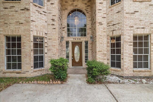 Building Photo - 7426 Lake Travis Dr