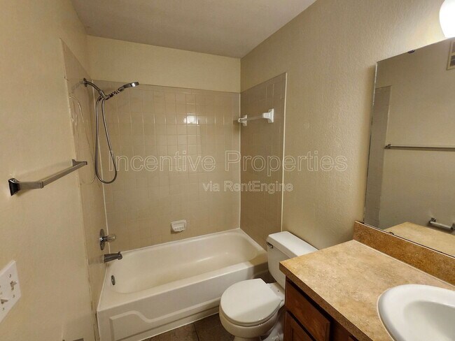 Building Photo - 1057 S Hiawassee Rd