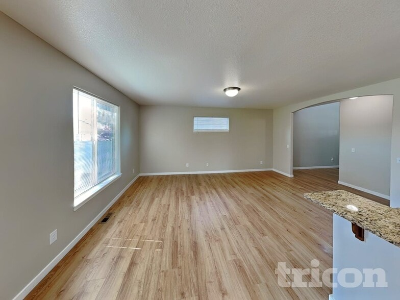 Building Photo - 7615 NE 60th Way