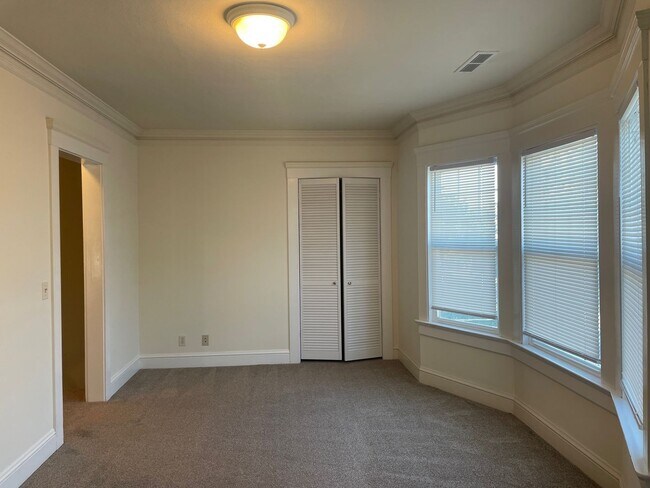 Building Photo - Wait until you see this!