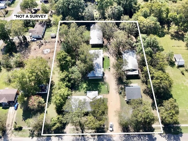 Building Photo - 102 Pecan Ln