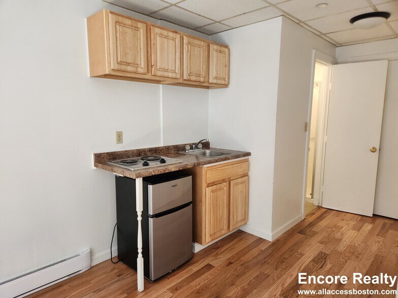 Building Photo - 405 Beacon St