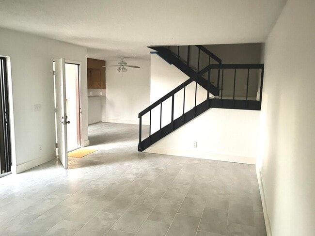 Building Photo - 2470 Waterside Dr