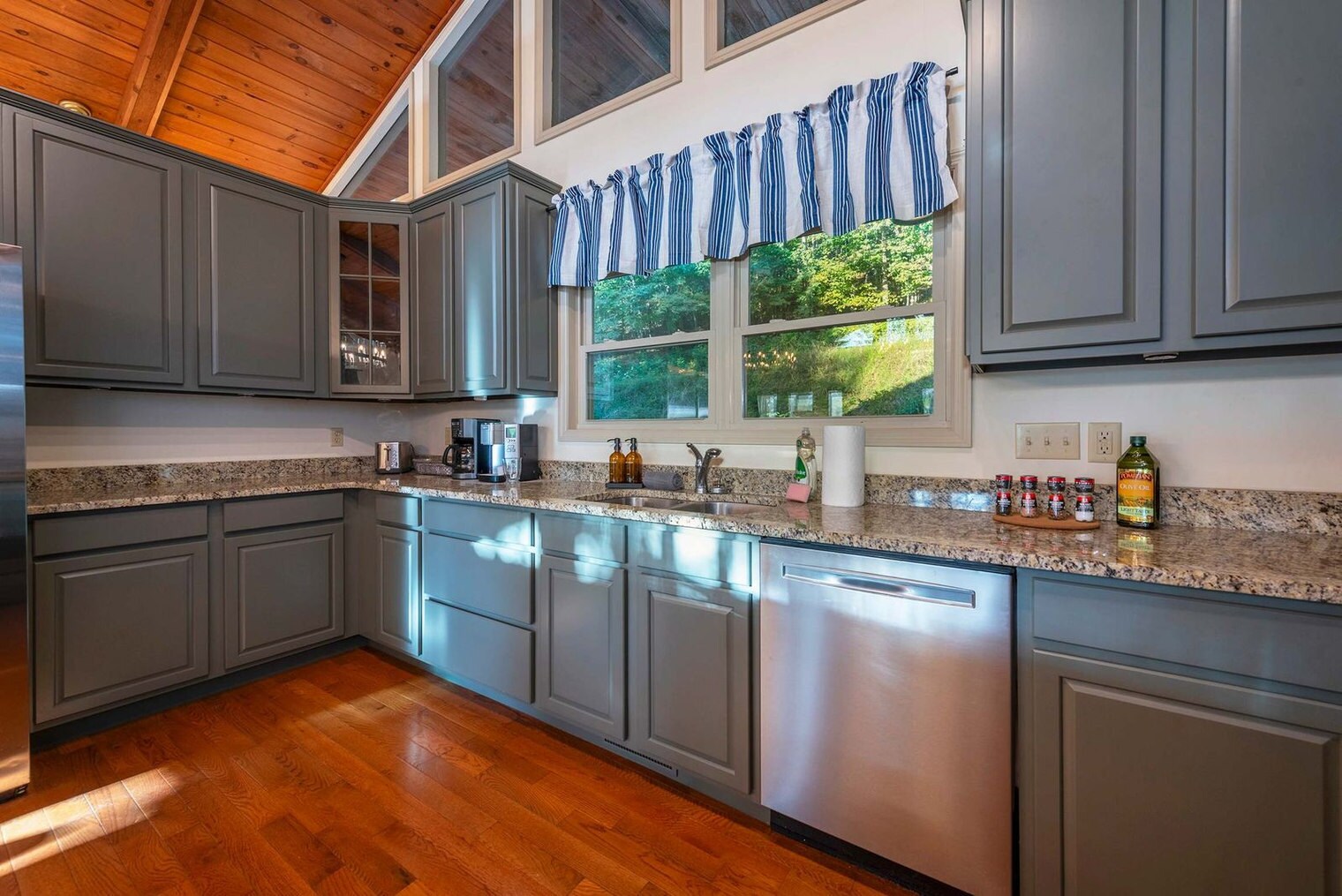 Building Photo - 1936 El Miner Dr