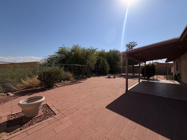 Building Photo - Newly Upgraded 3Bed 2Bath Home On Ina & Thornydale