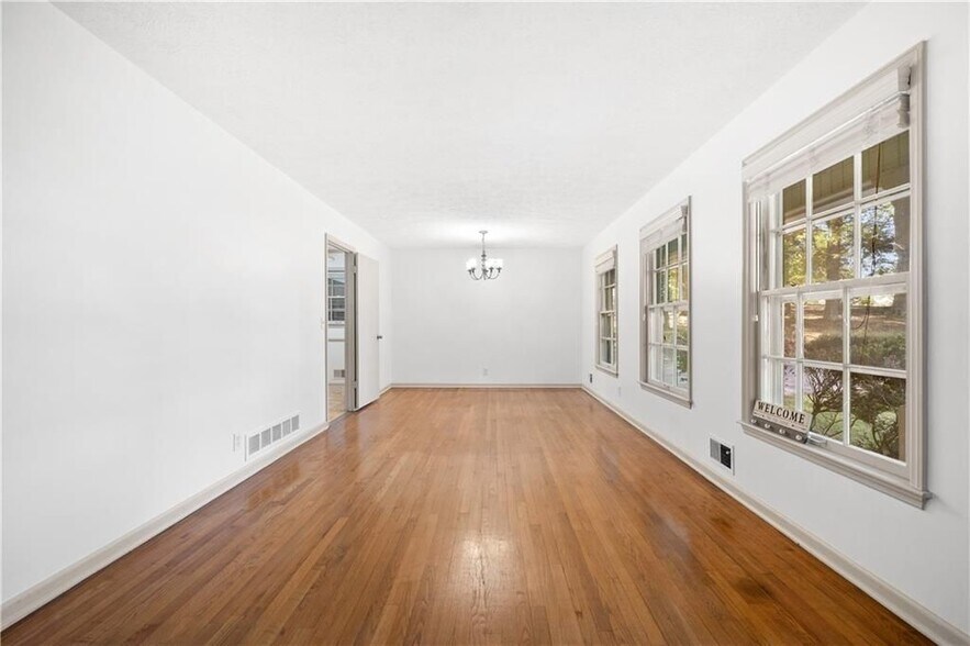 Building Photo - 4531 S Roberts Dr