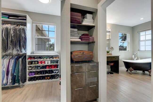 Building Photo - 127 Via Castilla