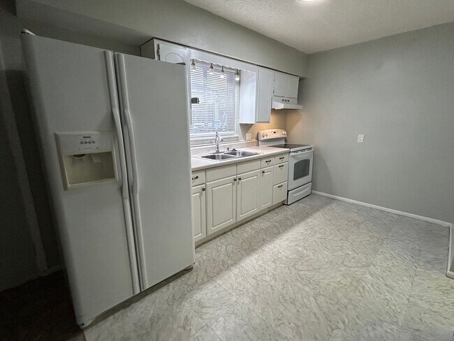 Building Photo - 530 5th Ave W