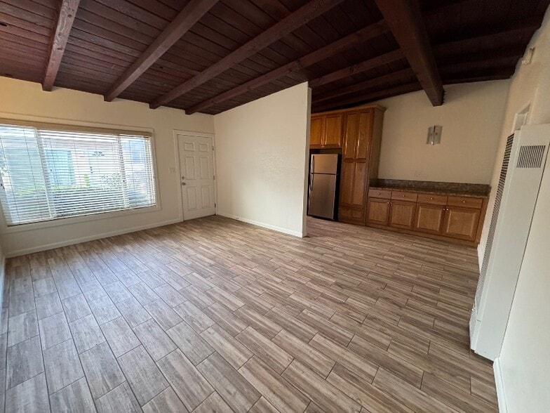 Building Photo - 1422 Manhattan Beach Blvd