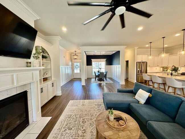 Building Photo - Pre-lease today for a late May move in