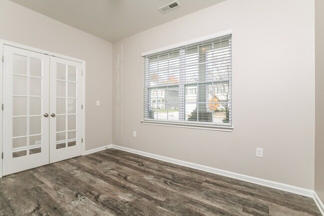 Building Photo - 6113 Watsonia Dr