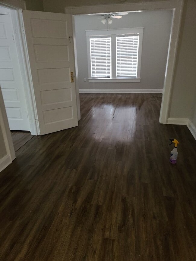 Building Photo - Beautiful 1 bedroom 1 bath bedroom bungalo...
