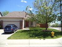 Building Photo - 3 bedrooms plus loft!  Main Floor Master plus so much more!