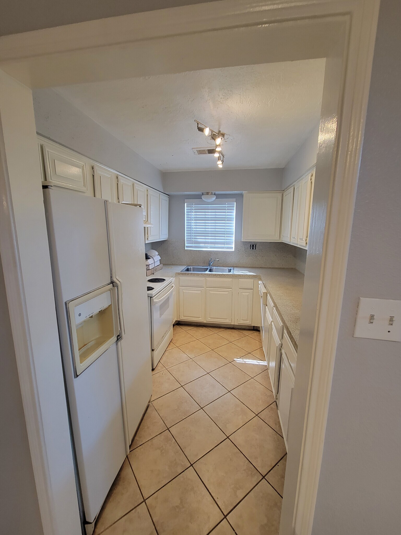 Kitchen - 12247 W Village Dr