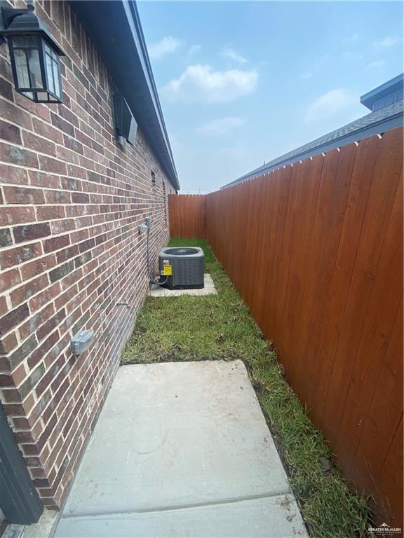 Building Photo - 12 Hidden Hls St