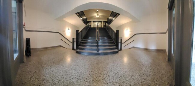 Building Photo - 2208 8th Street
