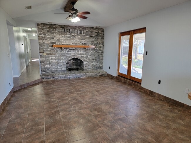 Building Photo - 101 Bluebonnet Ln