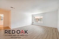 Building Photo - 2900 W Lincoln Ave