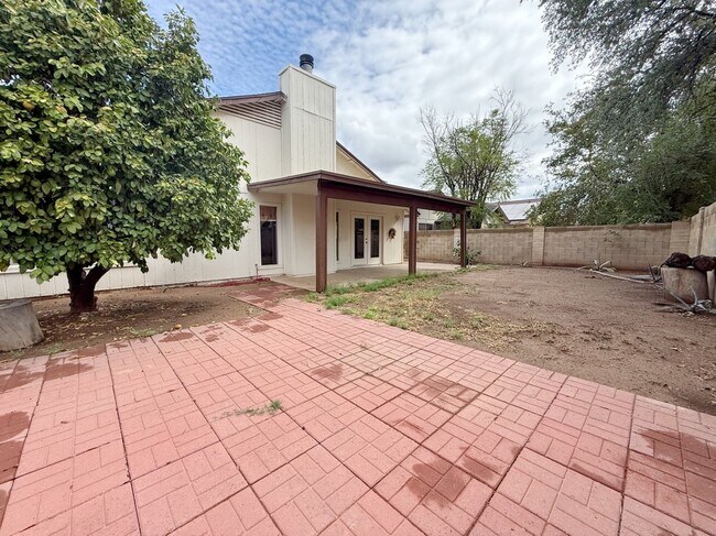 Building Photo - 4335 W Julie Dr