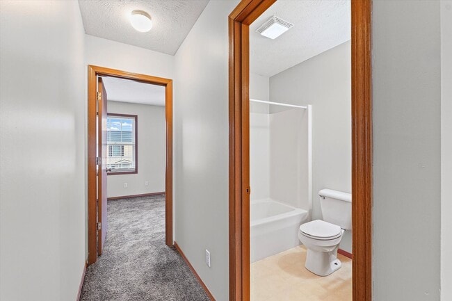 Building Photo - Modern Comfort & Space