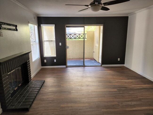 Building Photo - Eastlake Gem