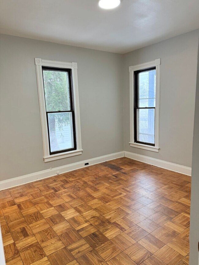 Building Photo - 920 S Jackson St