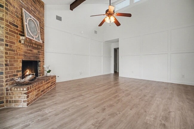 Building Photo - 1227 Mission Dr