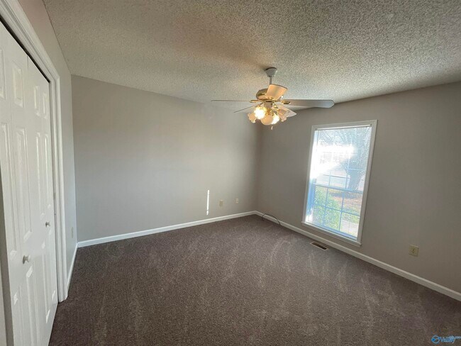 Building Photo - 100 Medicine Bend Ct