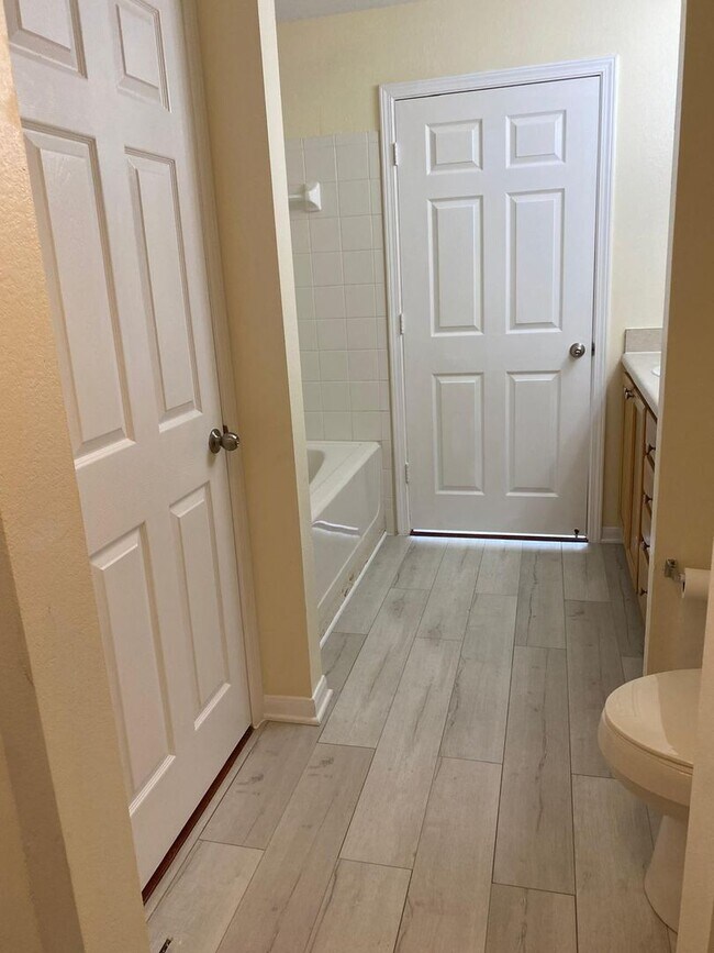 Building Photo - 1 bedroom 1 bath condo